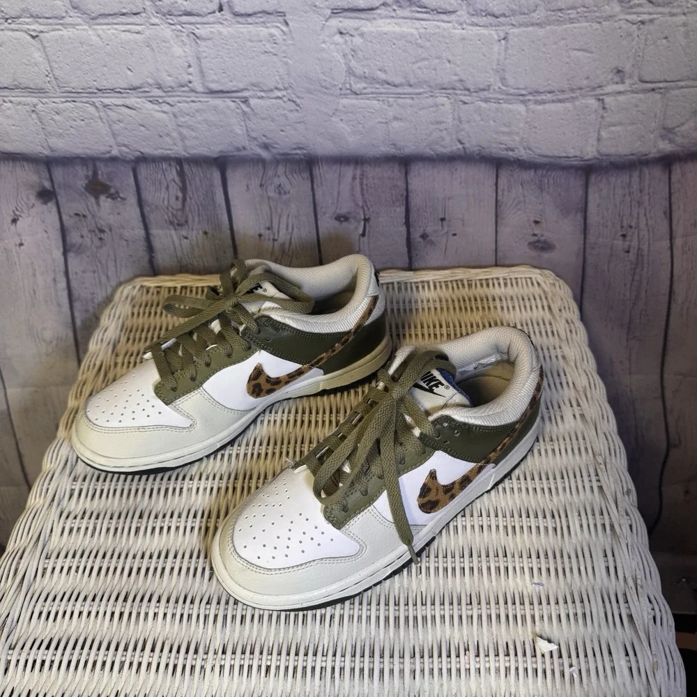 Nike Dunk Low Olive DX9282-100y‎ Youth 4.5. EUC